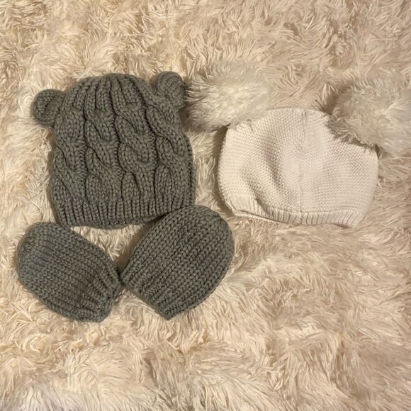 Baby beanies with mittens and pom pom Size 0-3M - Picture 3 of 9